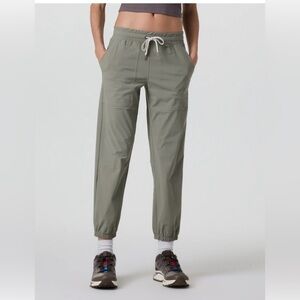 Vuori the weekend joggers